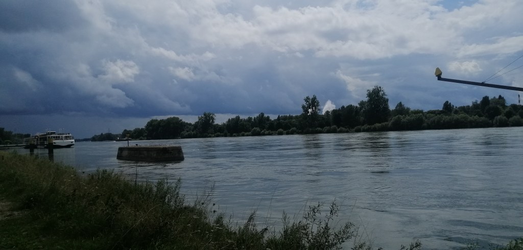 Un pont entre deux&nbsp;rives